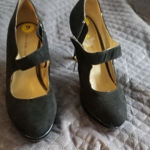 Black Bandolino pumps